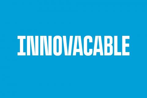 Logo di InnovaCable, con scritta bianca e sfondo azzurro.